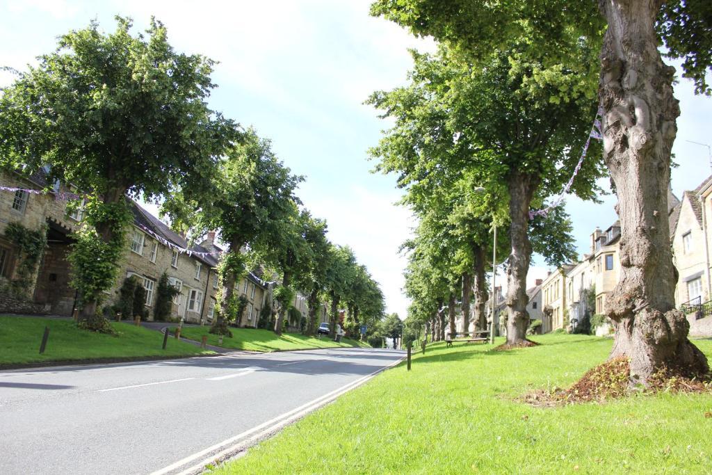 The Golden Pheasant Hotel Burford Exterior photo