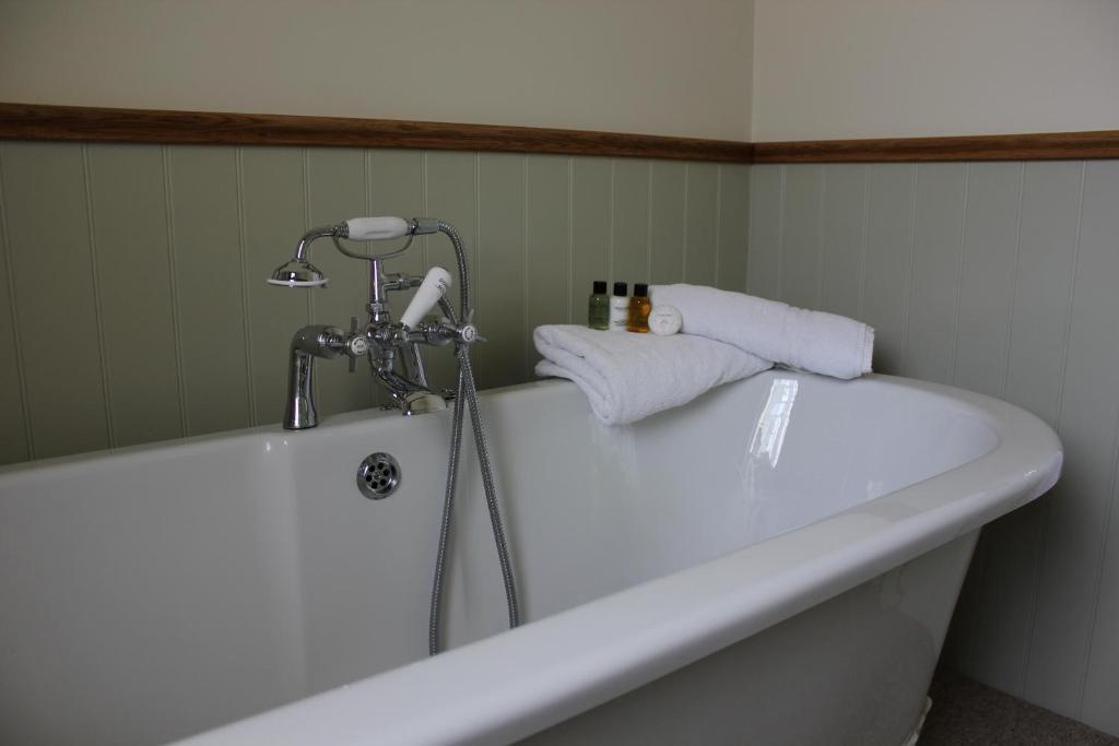The Golden Pheasant Hotel Burford Room photo