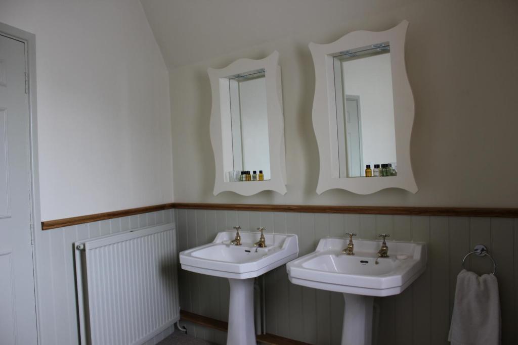 The Golden Pheasant Hotel Burford Room photo