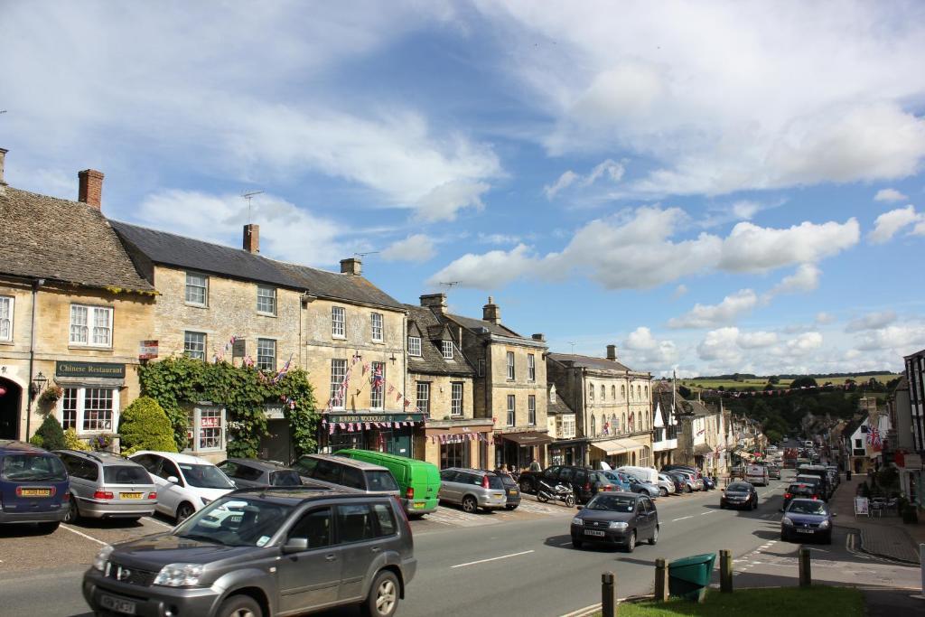 The Golden Pheasant Hotel Burford Exterior photo