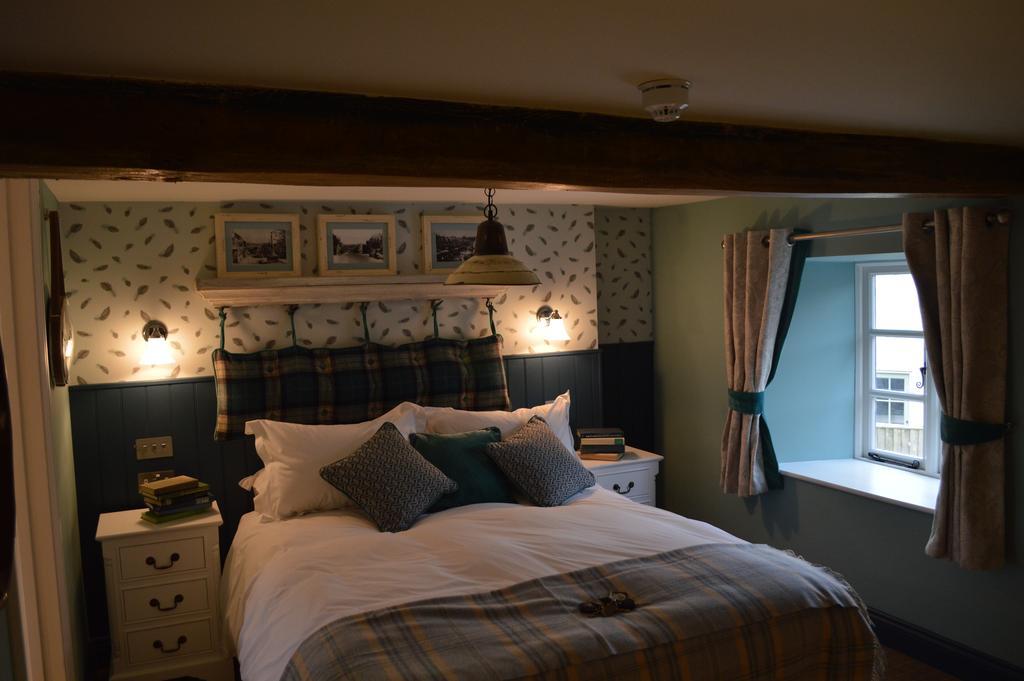 The Golden Pheasant Hotel Burford Exterior photo
