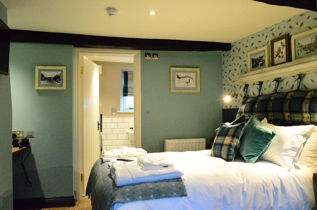 The Golden Pheasant Hotel Burford Room photo